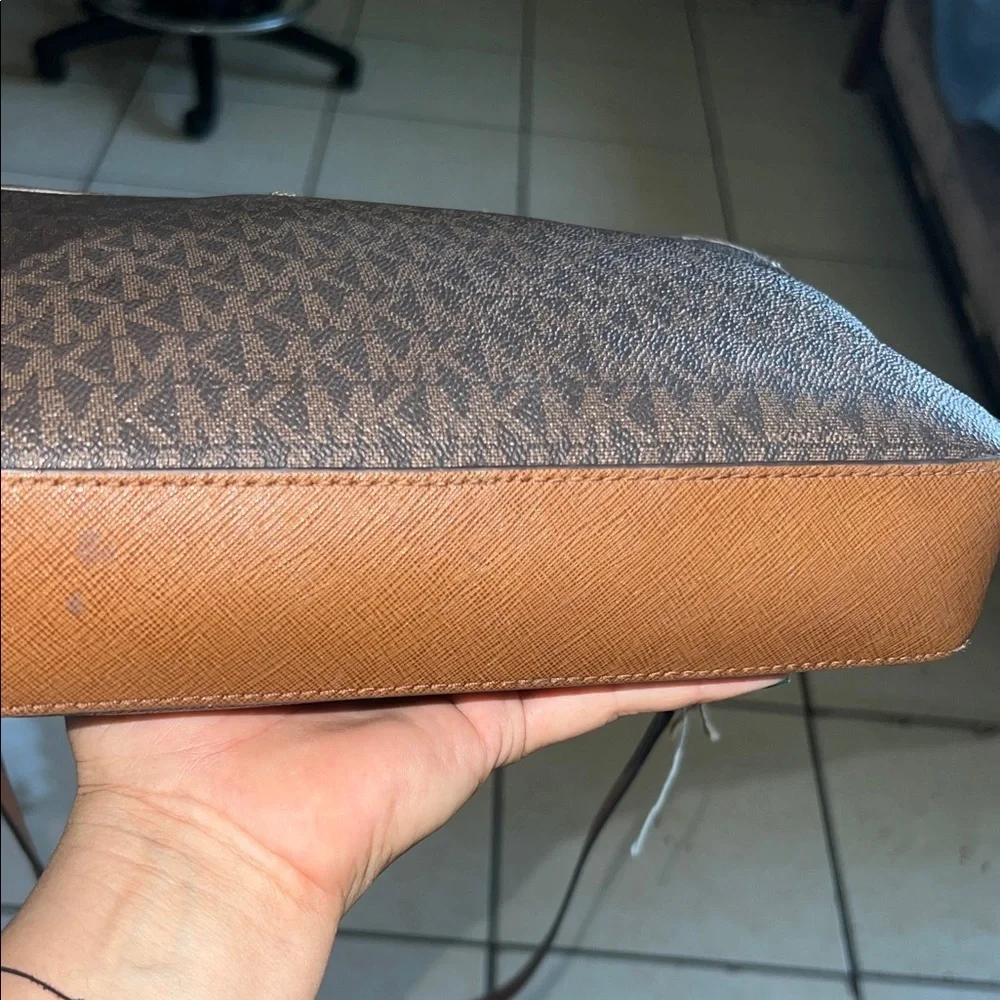 Michael Kors Elegant Brown and Black Crossbody Bag